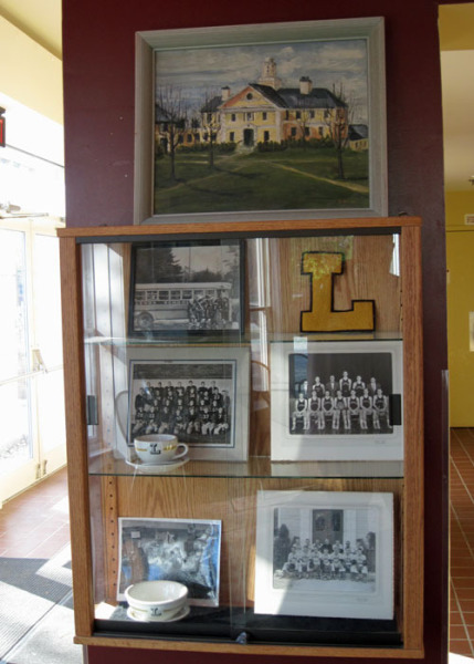 Scaled image 10.15.11-sc-memorabilia.jpg 
